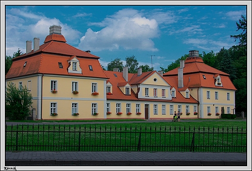 Krnik  zesp zamkowo-parkowy_widok na oficyny