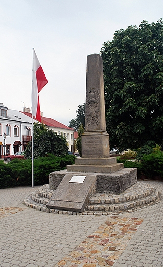 Opatw. Pomnik majora Topora-Zwierzdowskiego
