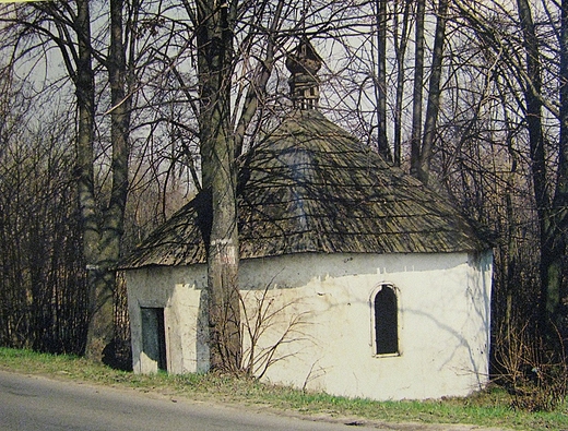 Kapliczka we Wzorkach  stan z kwietnia 2006 r.