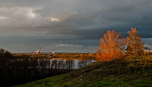 Suwalszczyzna - koci i klasztor w Wigrach.