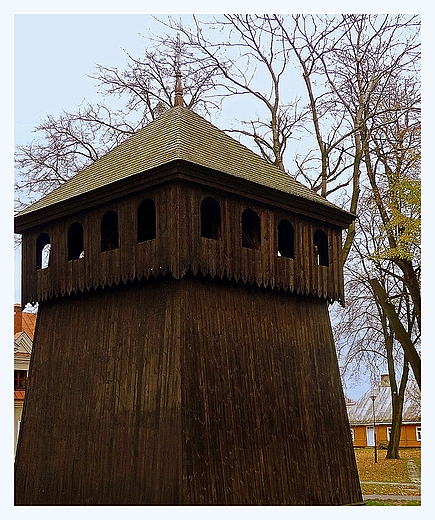 drewniana dzwonnica z XVIII wieku