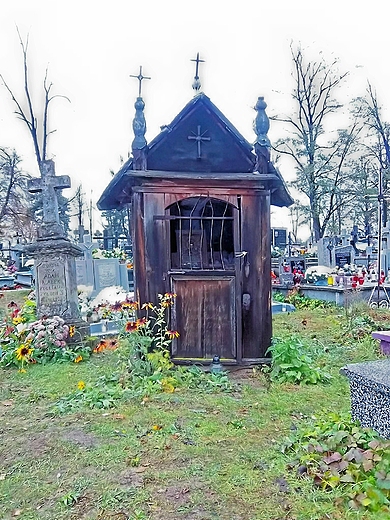 Kapliczka na cmentarzu w Bigoraju