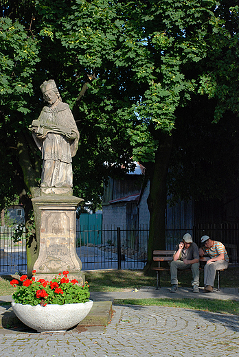 Bodzentyn - figura w. Jana Nepomucena na tutejszym rynku