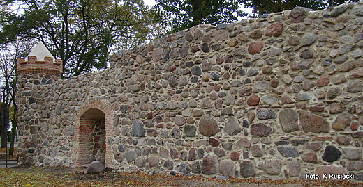 Mury miejskie obronne z XIV wieku po remoncie