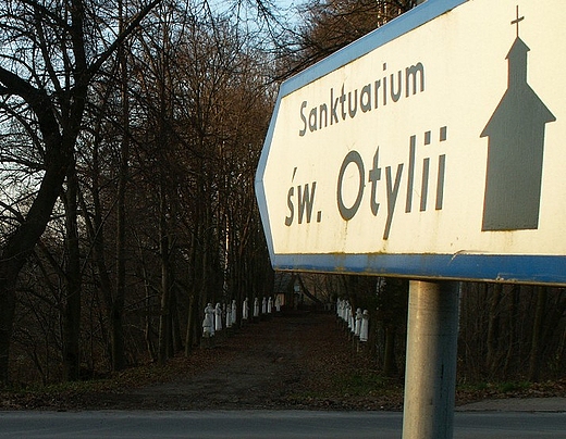 Drogowskaz do Sanktuarium w. Otylii. Urzdw