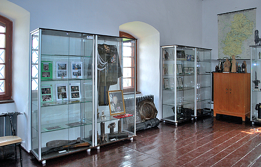 Zamek w Szydowie-Skarbczyk, obecnie siedziba Muzeum Regionalnego. Eksponaty muzealne.