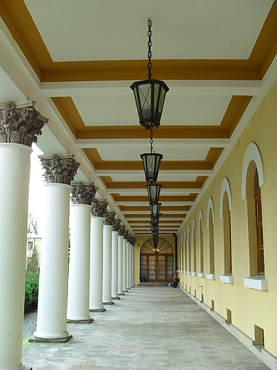 Prawe skrzydo Sanatorium MARCONI w Busku-Zdroju