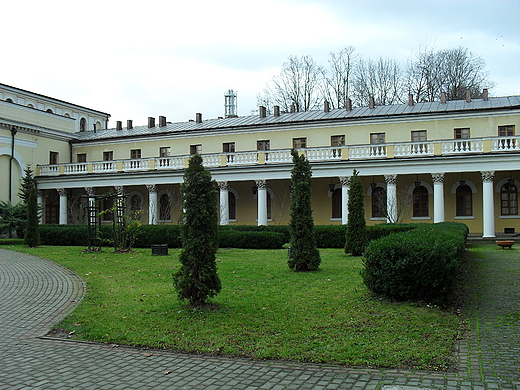 Prawe skrzydo Sanatorium MARCONI w Busku-Zdroju