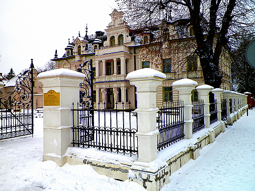 Paacyk Buchholtza w jesienno-zimowej scenerii.