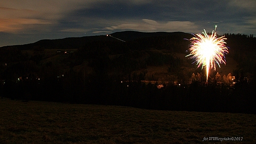 Noworoczne fajerwerki nad Zawoj.