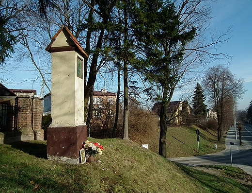 Stara kapliczka przycmentarna