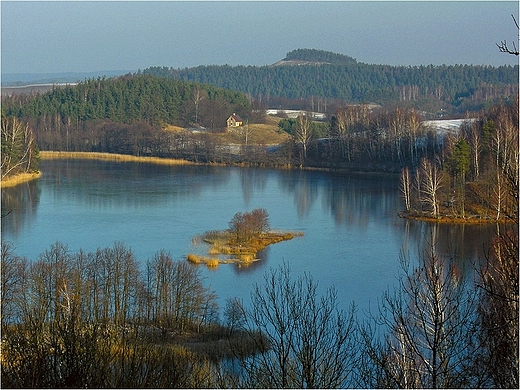 Jezioro Jeglwek pod lodem.