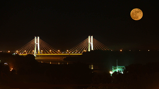 Warszawa. Most Siekierkowski noc