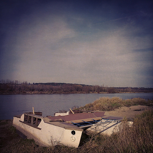 Stary katamaran. Mmierz nad Wis