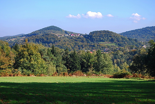 Widok w Rajbrocie z lenej polany