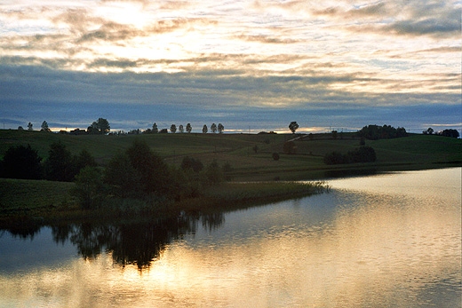 Jezioro Stanieluszki w pobliu Wiajn. Suwalszczyzna