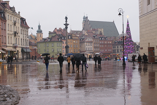 Grudniowa Warszawa w witecznym blasku.