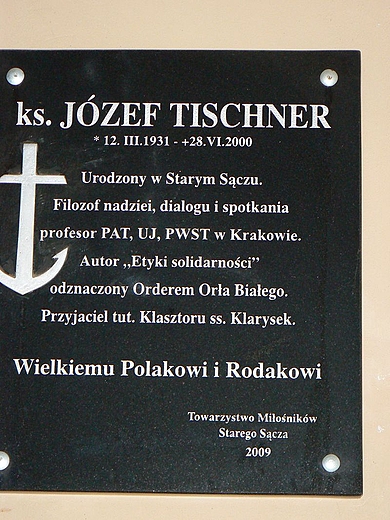 Tablica w bramie klasztoru.
