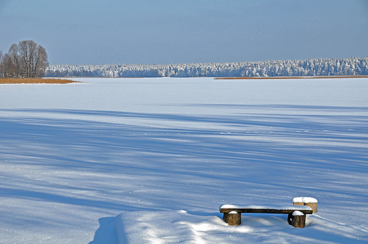 Rwnina Augustowska. Jezioro Serwy skute lodem...