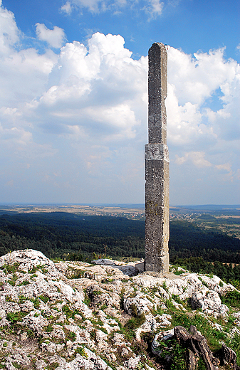 Rezerwat Gra Zborw. Widok z punktu szczytowego na Jur.