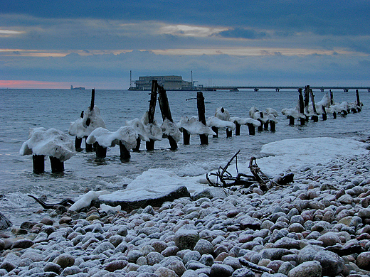 Oksywie dzisiejszy pochmurny poranek nad zatok 6-02-2013 r 