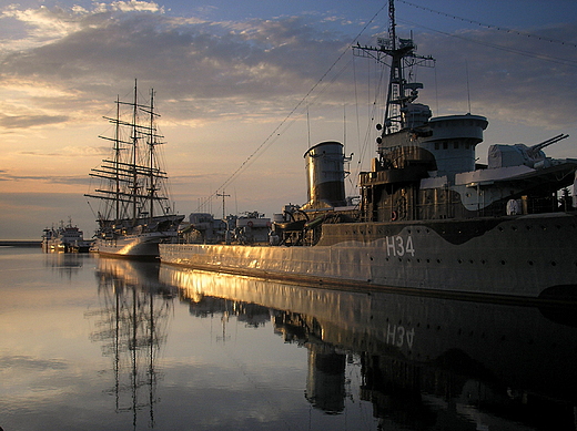 Gdynia - ORP Byskawica  i Dar Pomorza.