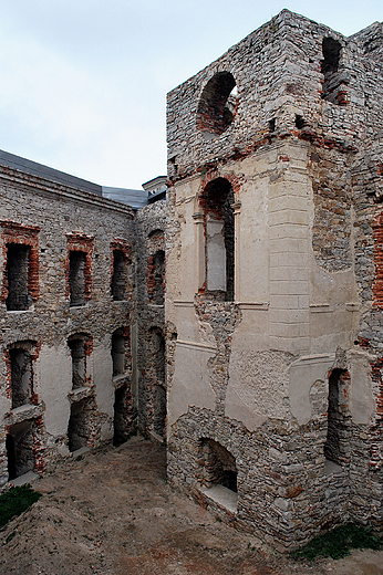 Ruiny Zamku Krzyżtopór w Ujeździe.