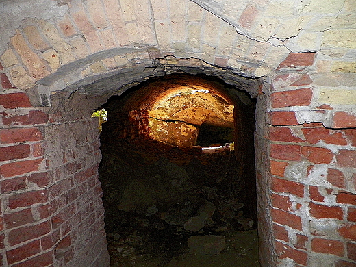 Podziemia ruin II fortu Twierdzy Osowiec...