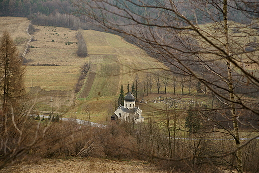 Widok na cerkiew greckokatolick w Ptnej