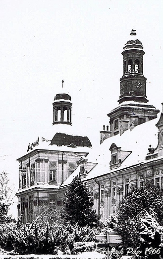 Klasztor w. Jadwigi lskiej w zimowej szacie.