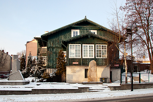 Willa Polonia mieszczca Muzeum Ziemi Buskiej i Galeri Sztuki Zielona