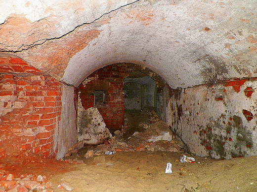 Labirynt korytarzy i pomieszcze w podziemiach schronu drugiego w fortcie zarzecznym...