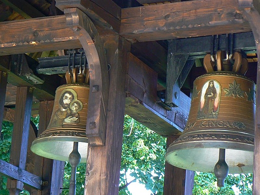 Dzwony przy cerkwi.