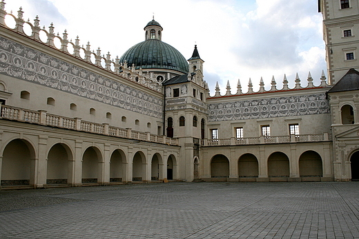 Nadworze renesansowego zamku Krasiskich