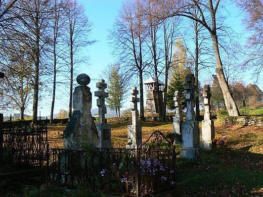 Cmentarz przy cerkwi.
