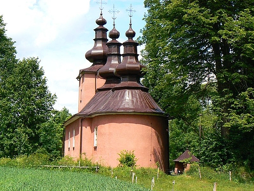 Cerkiew gr.kat.pw. Kosmy i Damiana z 1801 r. Obecnie prawosawna.