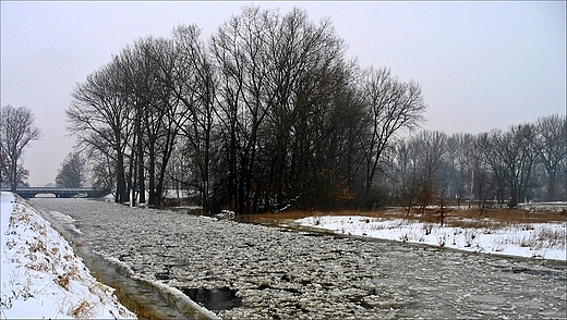 kra na rzece