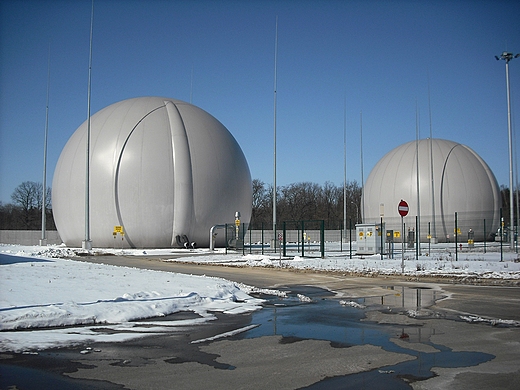 Warszawa. Oczyszczalnia ciekw Czajka. Zbiorniki biogazu.