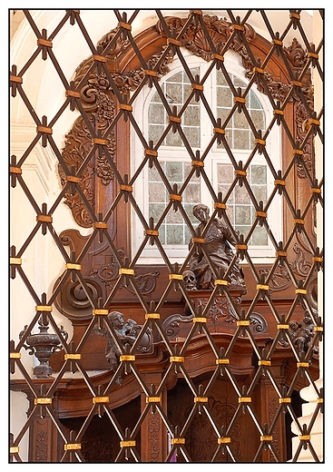 L�d - ko�ci� p.w. NMP i �w. Miko�aja, fragment konfesjona�u zwie�czonego figur� biblijnego pokutnika