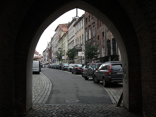 ulica Mostowa widok z Bramy Mostowej - Toru