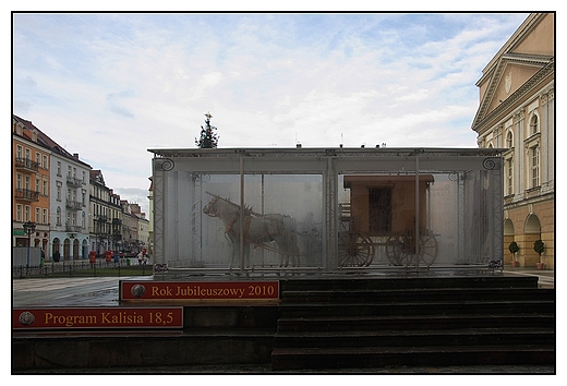 Kalisz - Rynek Gwny - rekonstrukcja rzymskiego wozu kupieckiego