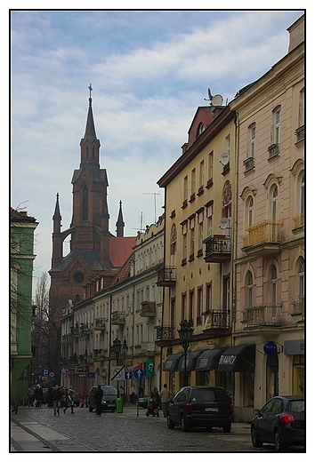 Kalisz - fragment Rynku Gwnego z widokiem na ulic Kanonick z  katedr w. Mikoaja Biskupa