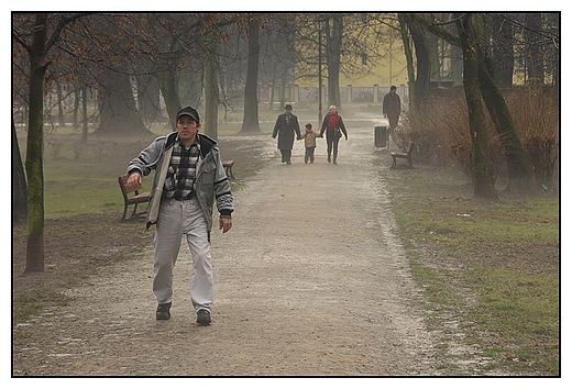 Kalisz - Park Miejski, witeczny spacerowicz