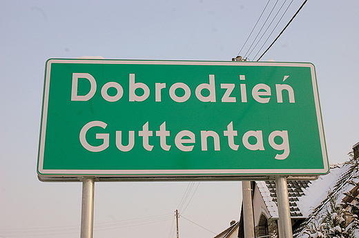 Tablica informacyjna w Dobrodzieniu