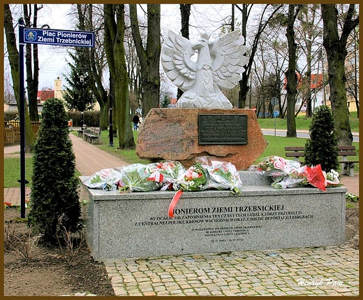 Obelisk upamitniajcy Pionierw Ziemi Trzebnickiej