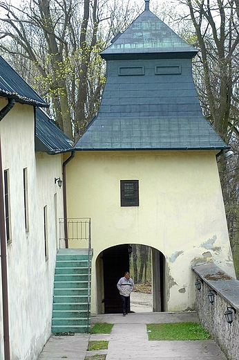 Narona baszta w klasztornym zespole. Karczwka w Kilecach