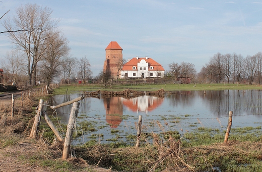 Widok na zamek w Liwie - 20.04.2013