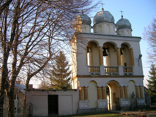 Murowana dzwonnica - brama z 1905 r. w Jurowcach.