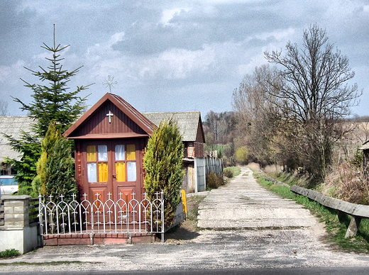 Kapliczka w Dzierzkowicach Podwody