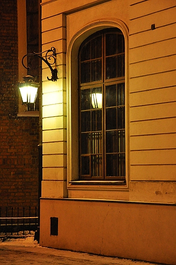 Warszawska starwka w Nowy Rok - lampy i okna